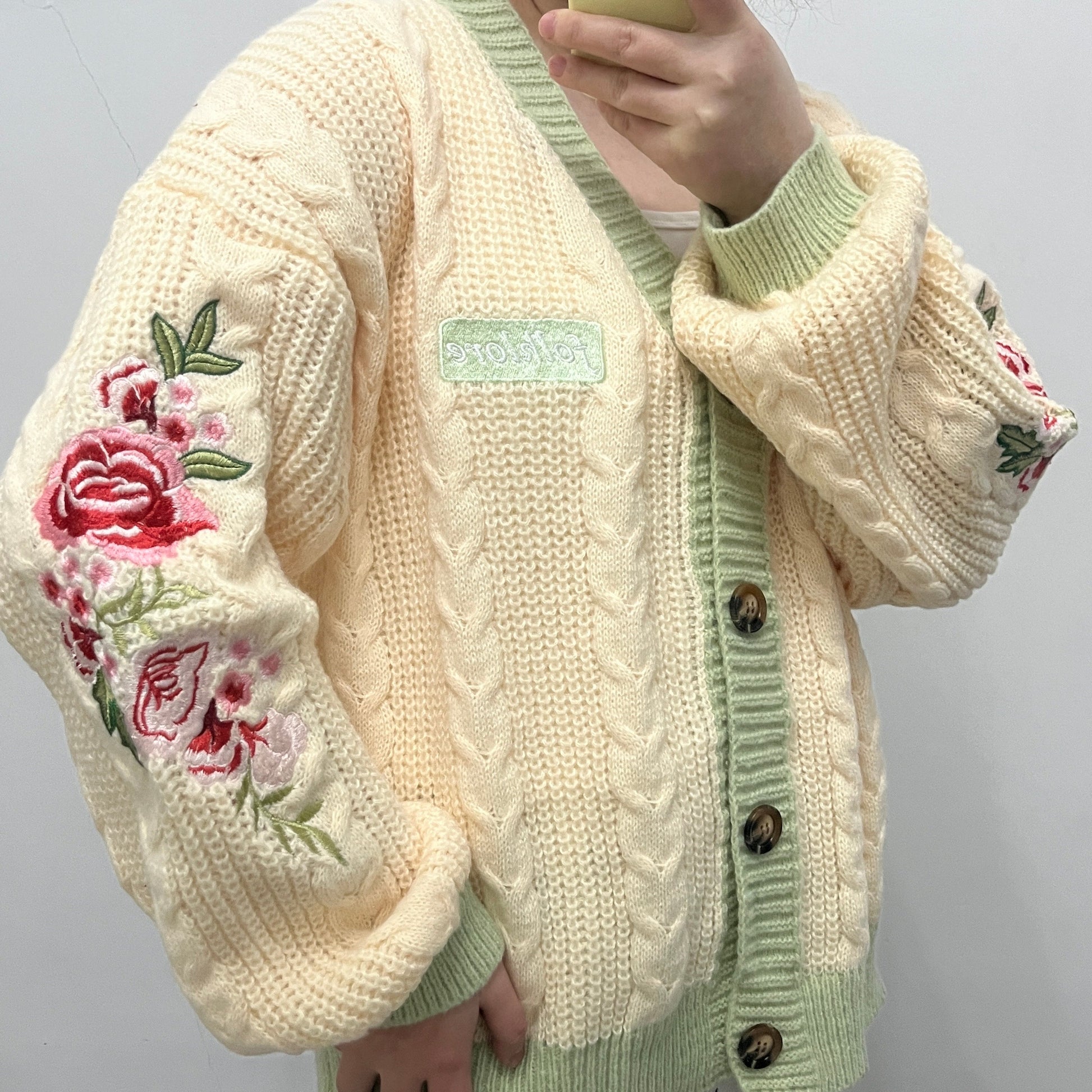 cardigan betty with V-neck, folklore patch and floral embroidery